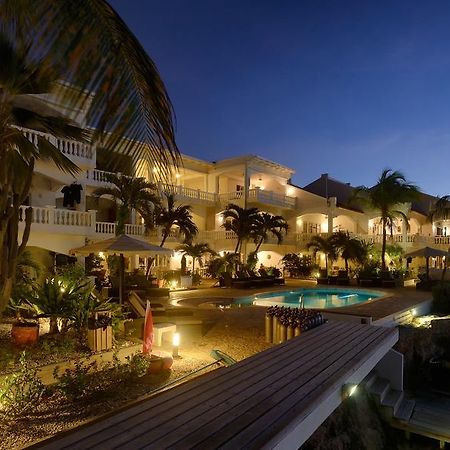 Belmar Oceanfront Apartments Bonaire Екстериор снимка