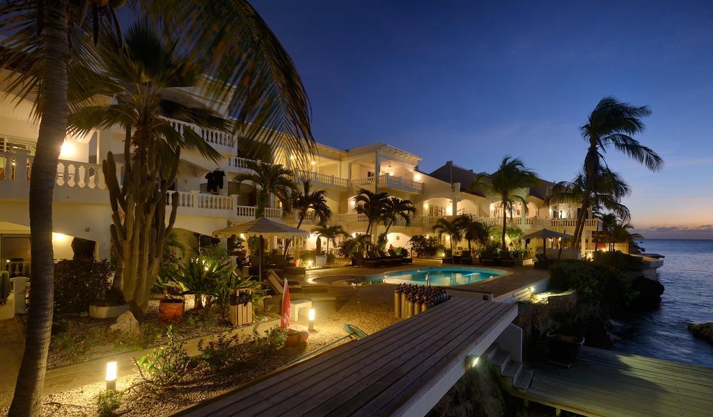 Belmar Oceanfront Apartments Bonaire Екстериор снимка