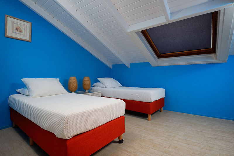 Belmar Oceanfront Apartments Bonaire Екстериор снимка