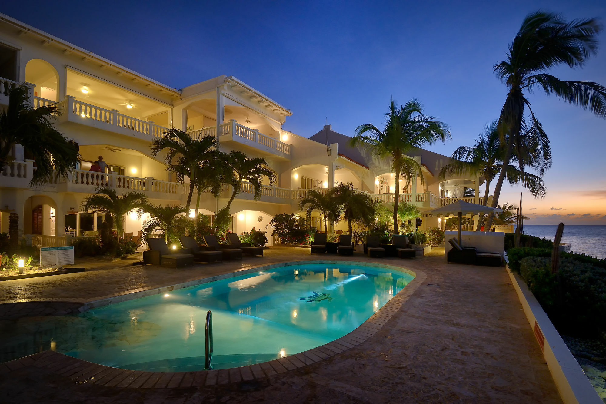Belmar Oceanfront Apartments Bonaire Екстериор снимка