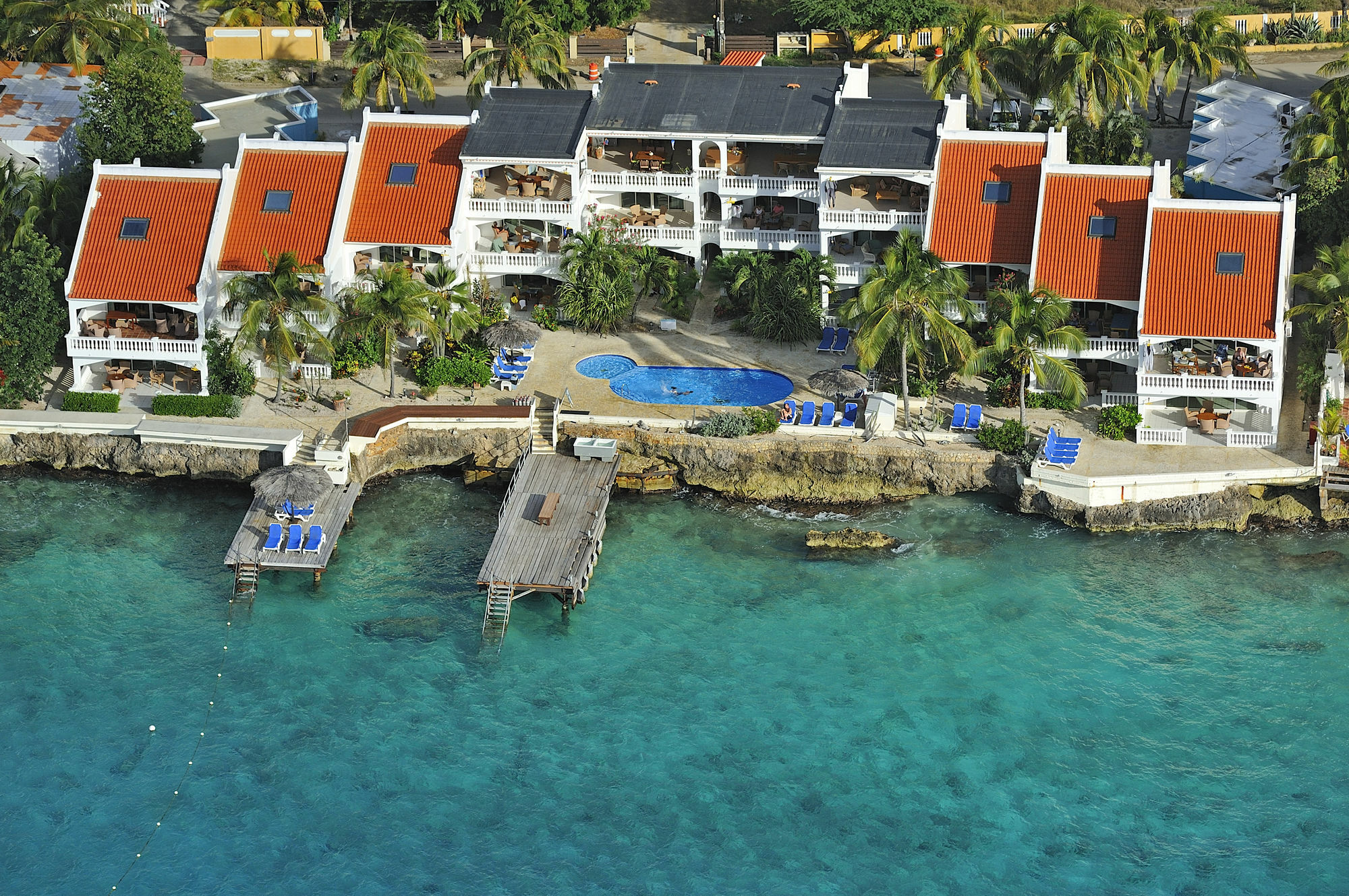 Belmar Oceanfront Apartments Bonaire Екстериор снимка