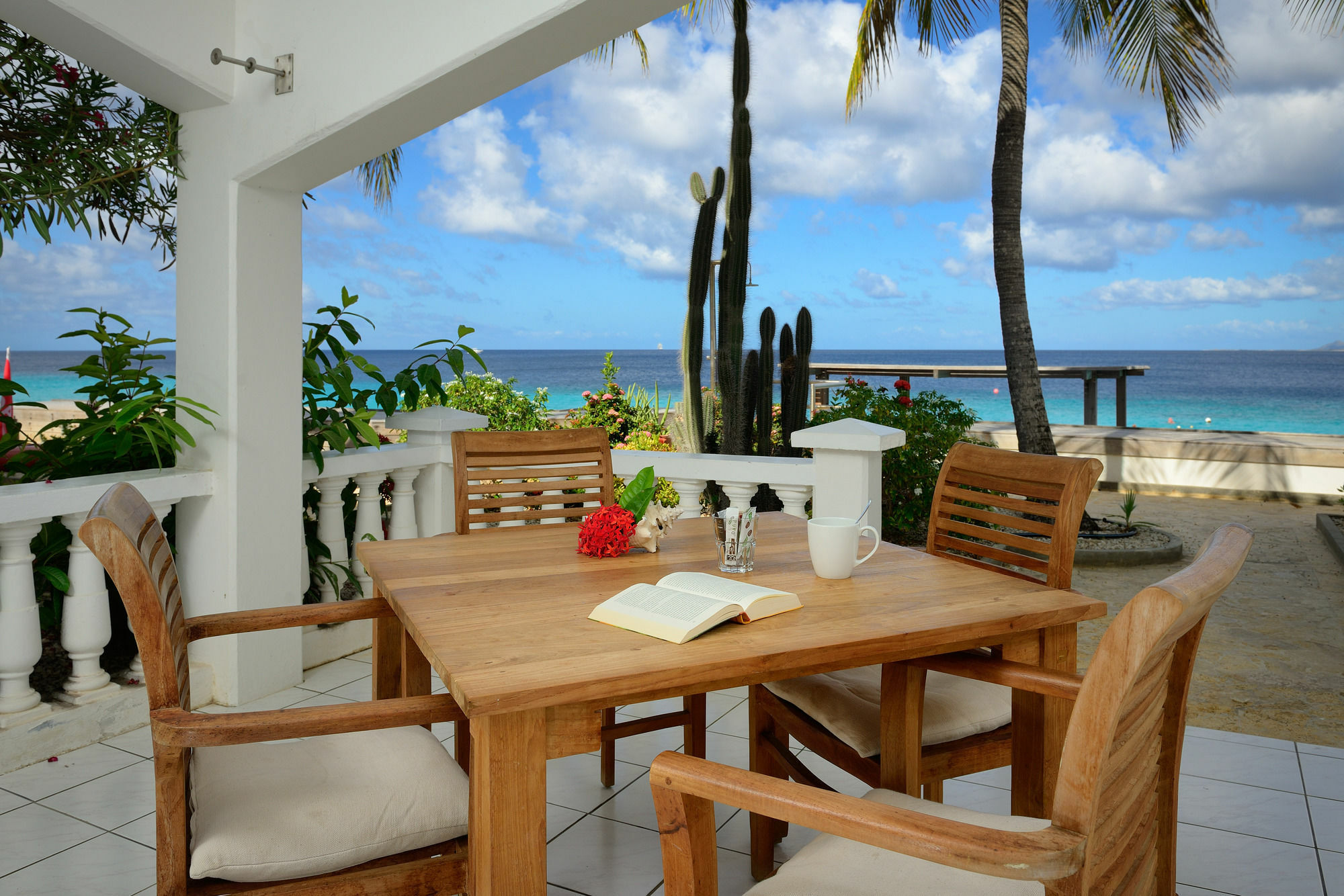 Belmar Oceanfront Apartments Bonaire Екстериор снимка