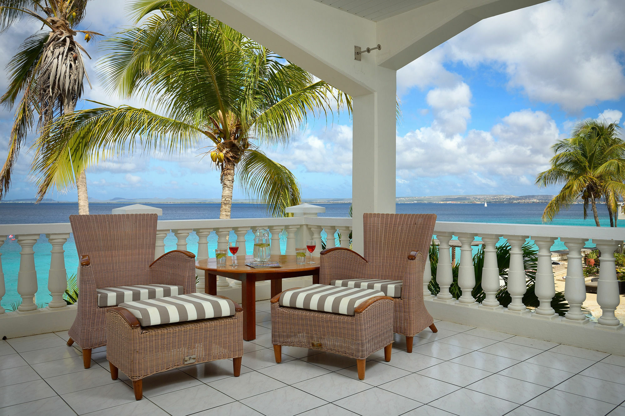 Belmar Oceanfront Apartments Bonaire Екстериор снимка