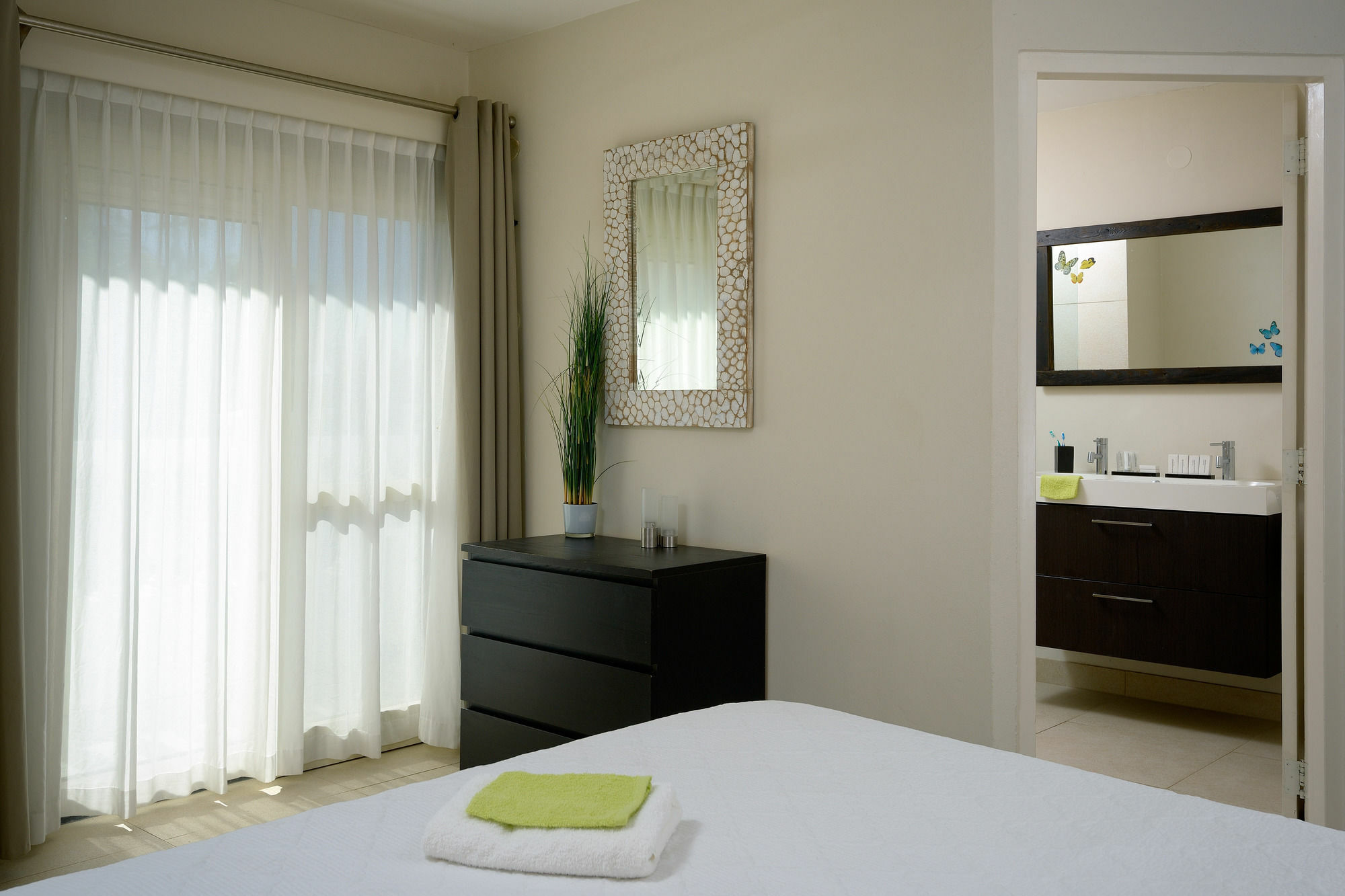 Belmar Oceanfront Apartments Bonaire Екстериор снимка