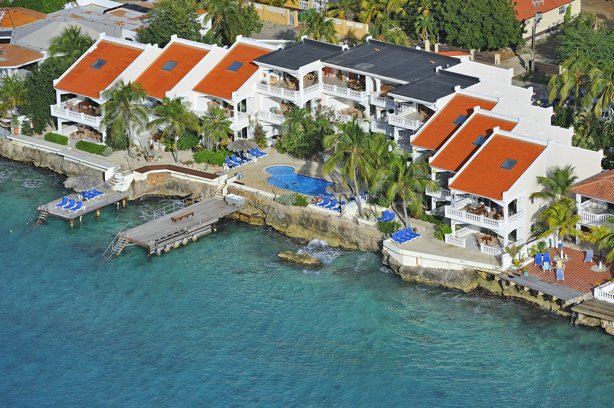 Belmar Oceanfront Apartments Bonaire Екстериор снимка