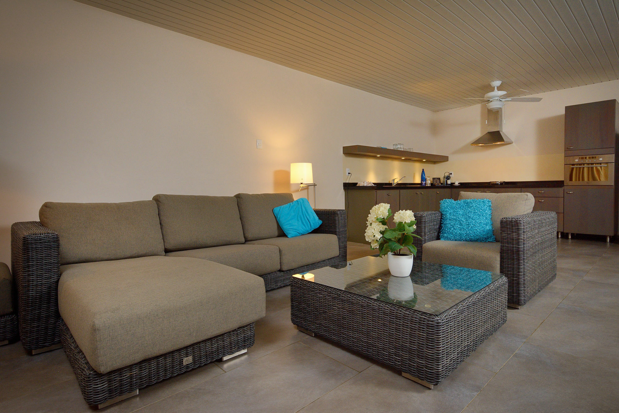 Belmar Oceanfront Apartments Bonaire Екстериор снимка