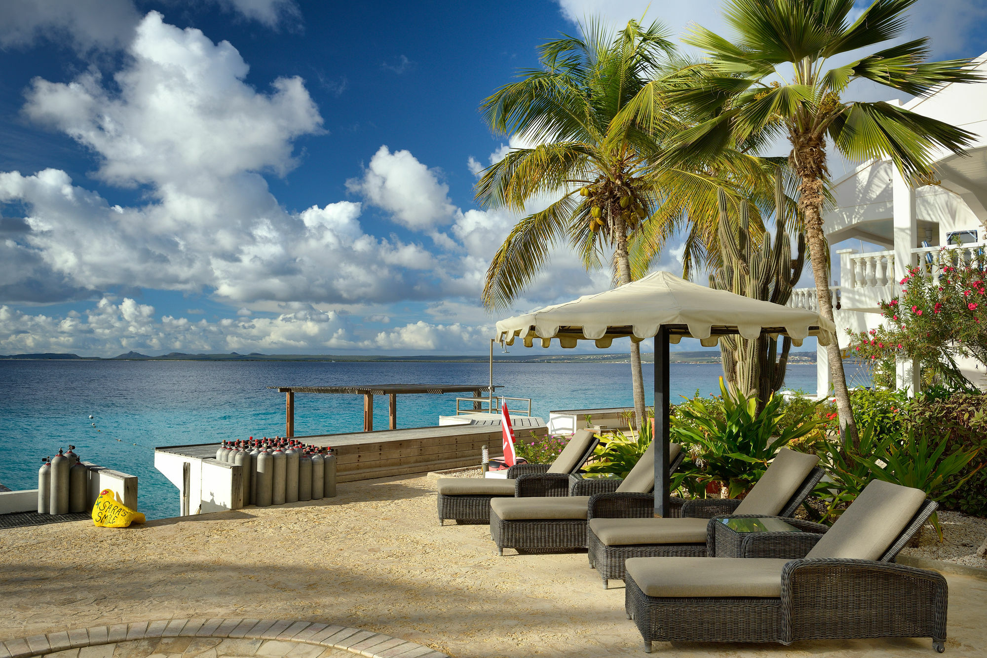 Belmar Oceanfront Apartments Bonaire Екстериор снимка