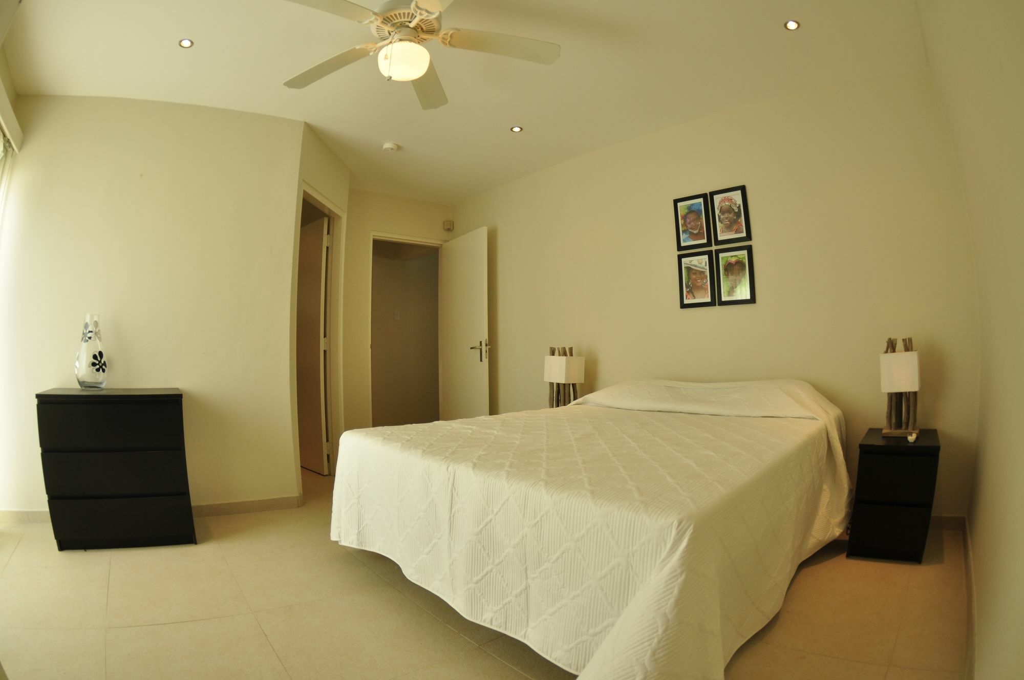 Belmar Oceanfront Apartments Bonaire Екстериор снимка