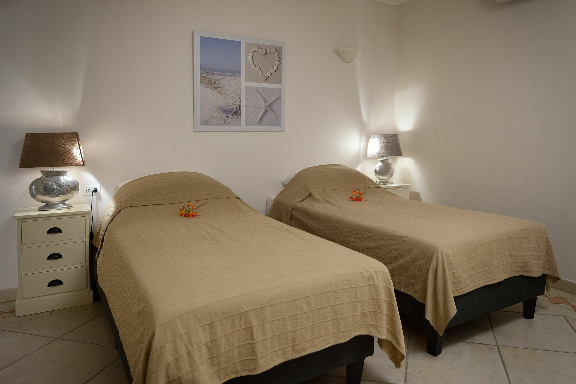 Belmar Oceanfront Apartments Bonaire Екстериор снимка