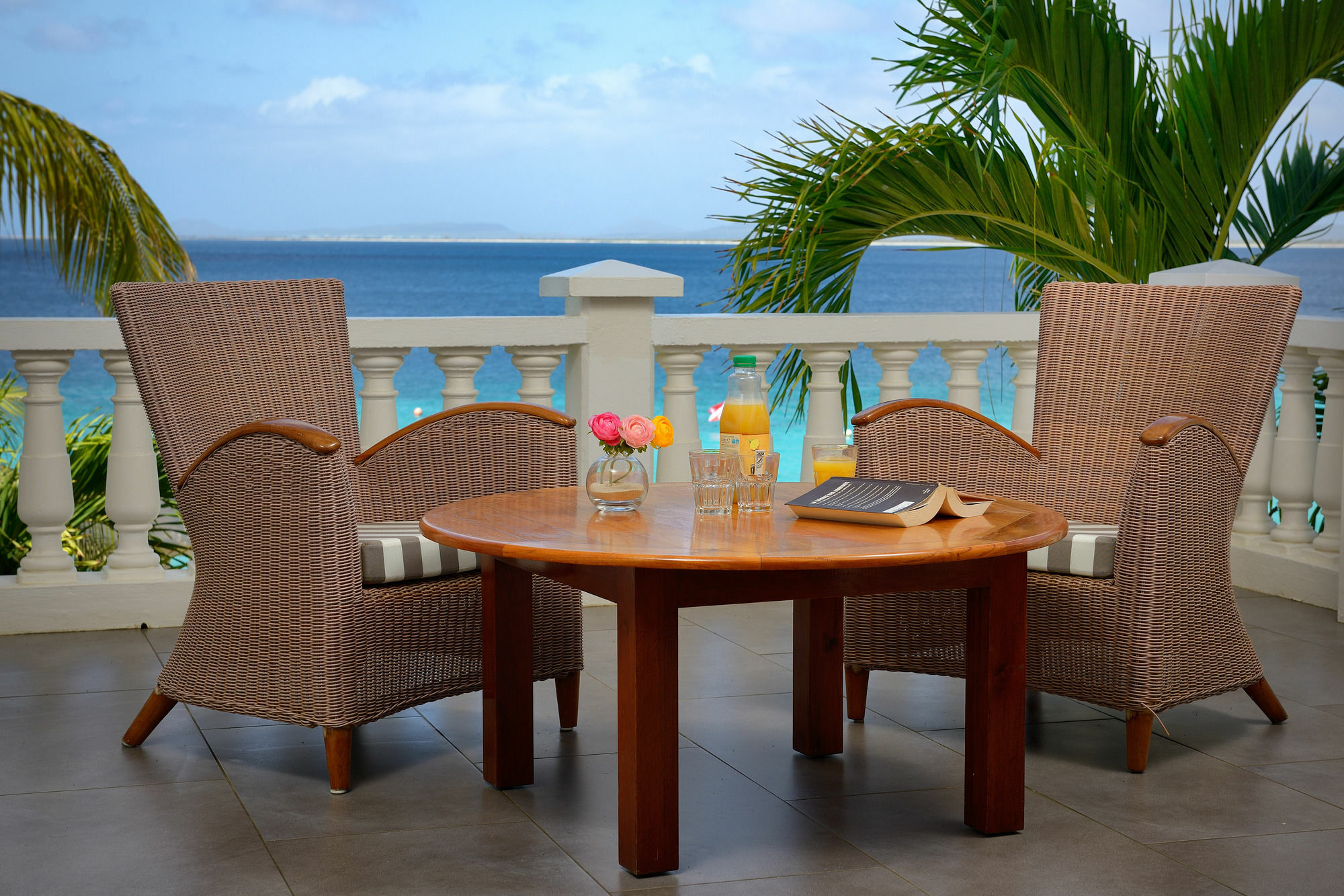 Belmar Oceanfront Apartments Bonaire Екстериор снимка