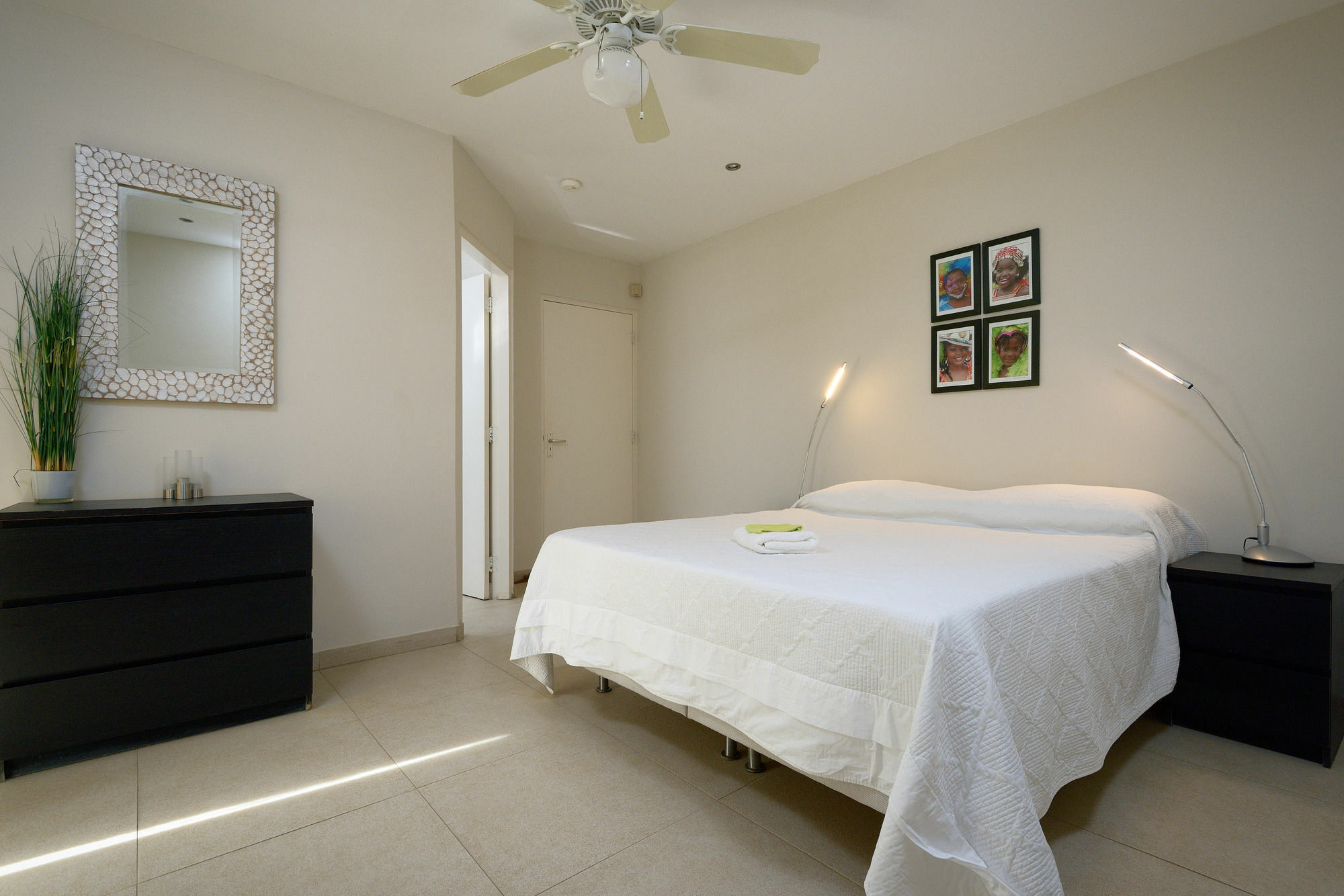 Belmar Oceanfront Apartments Bonaire Екстериор снимка