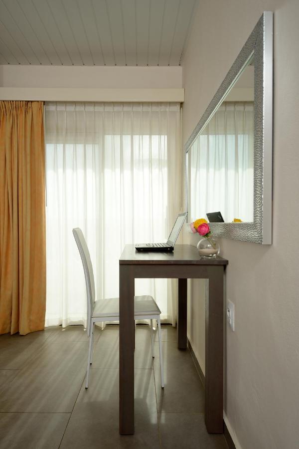 Belmar Oceanfront Apartments Bonaire Екстериор снимка